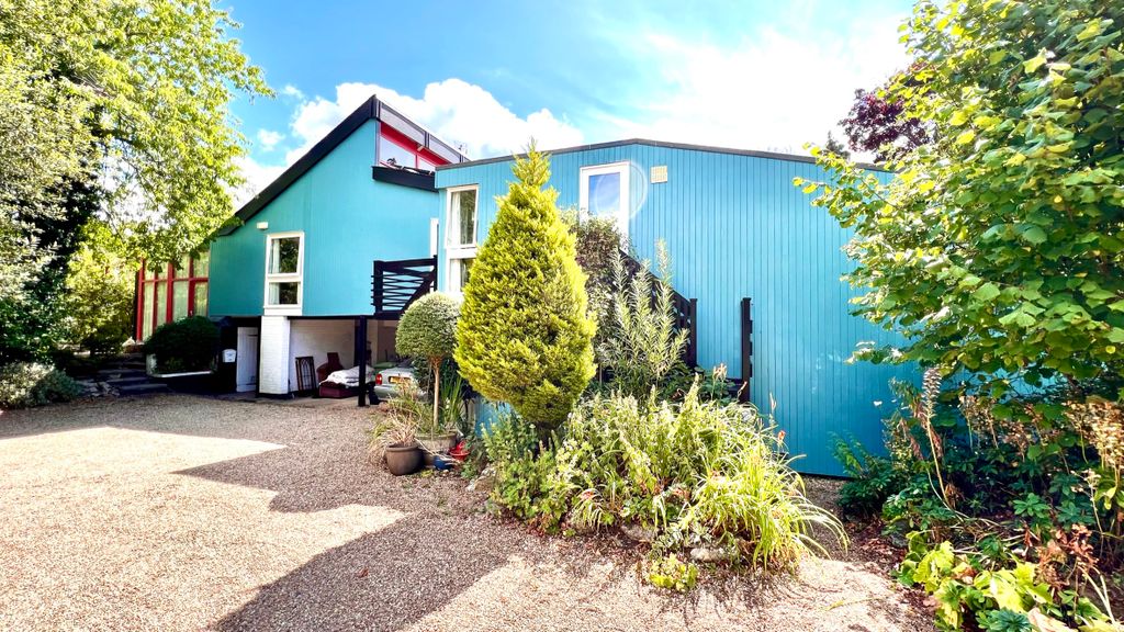 Property photo 1 of 32