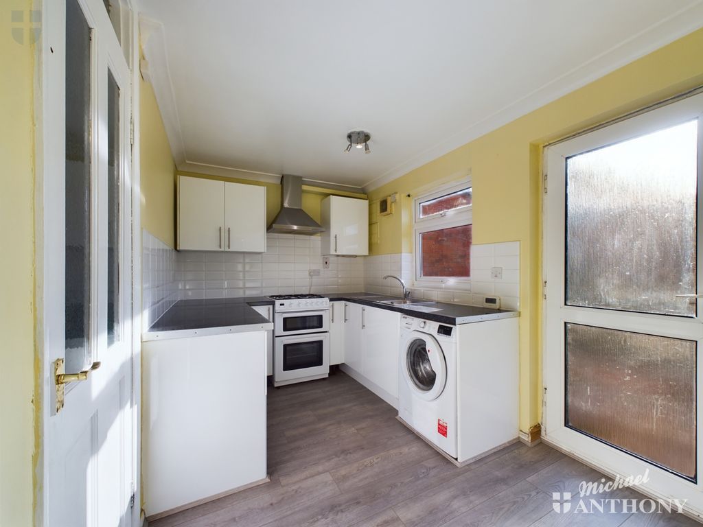 Property photo 2 of 12 Cam03218G0-Pr0014-Still017