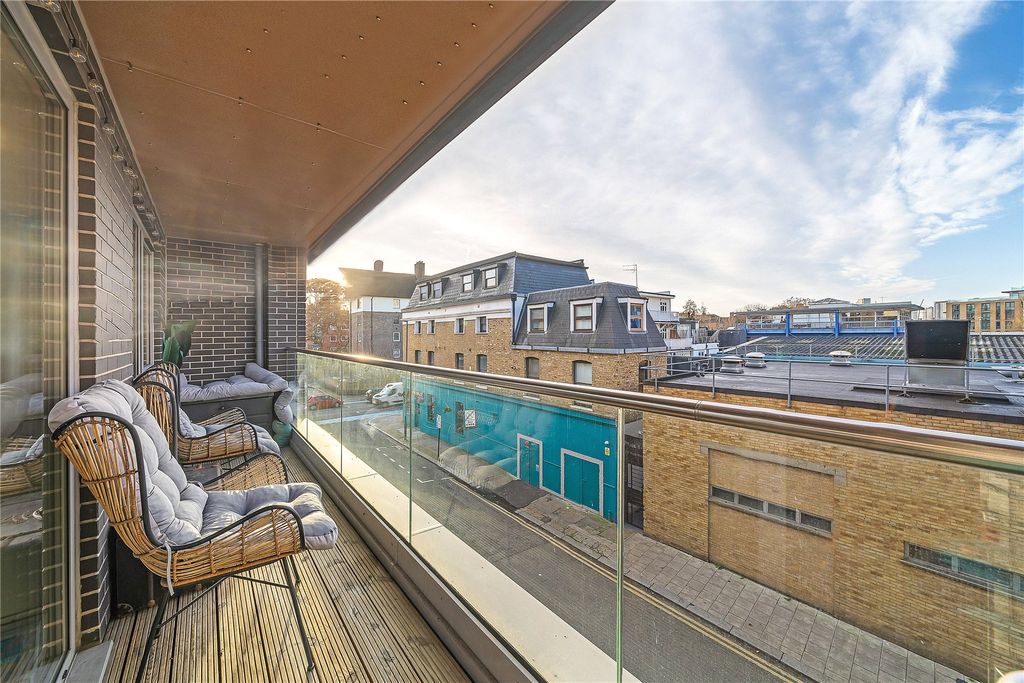 Property photo 3 of 9 Balcony