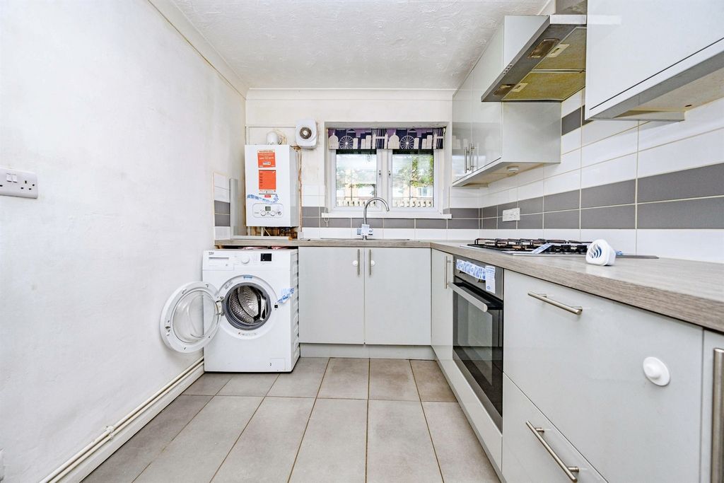 Property photo 3 of 11