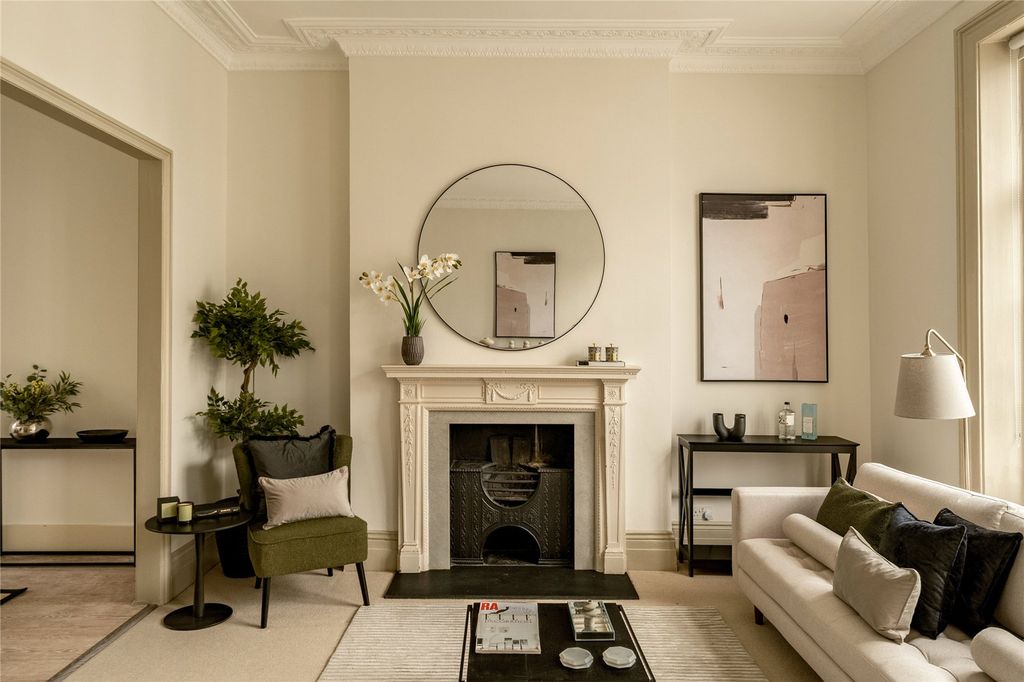 Property photo 3 of 12 Reception