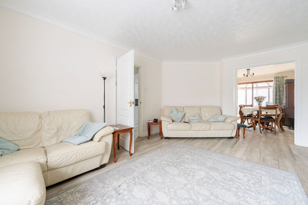Property photo 2 of 20