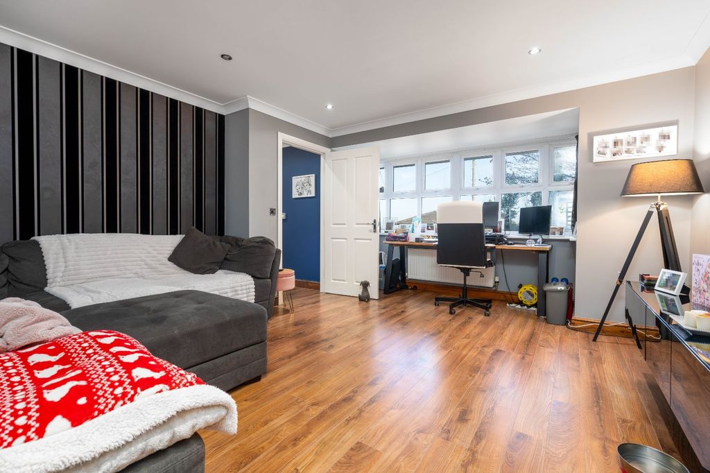 Property photo 2 of 23 Living Room