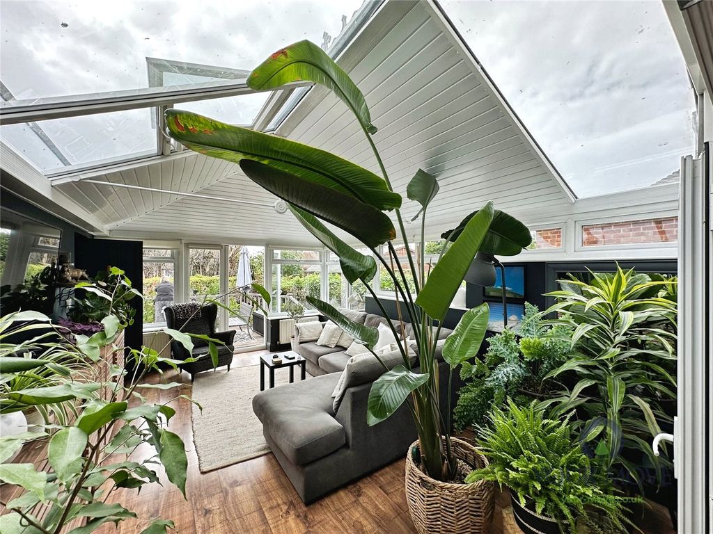 Property photo 2 of 34 Conservatory
