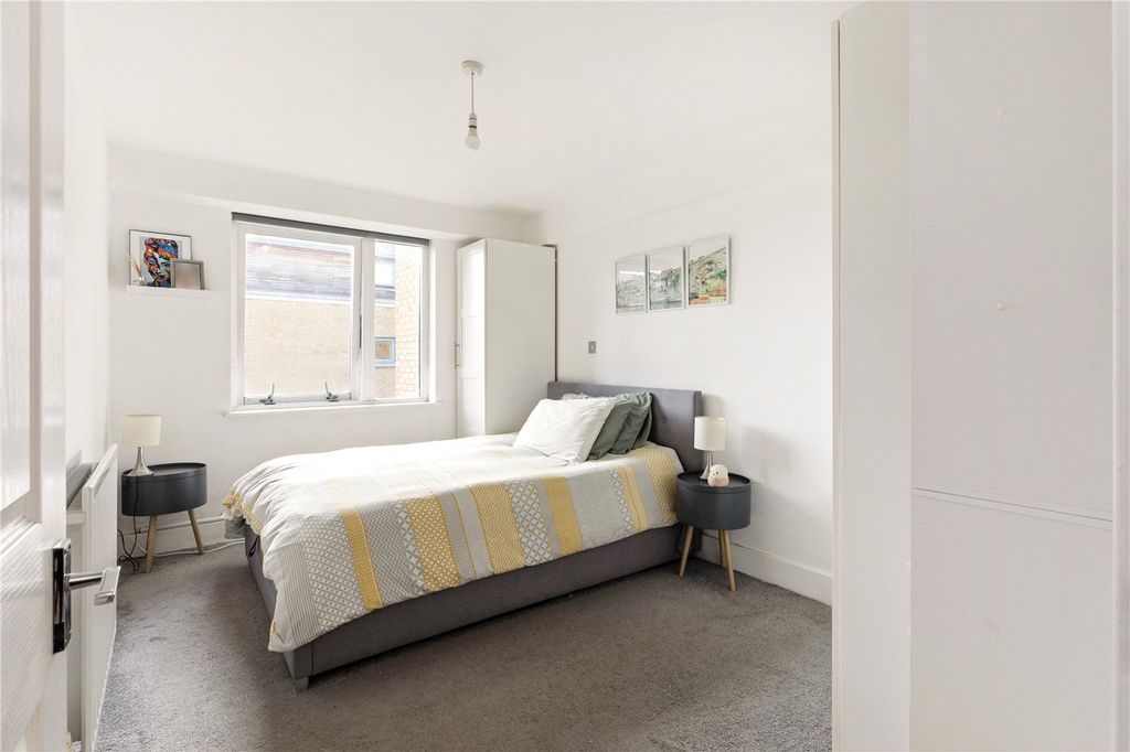 Property photo 3 of 12 Picture No. 11