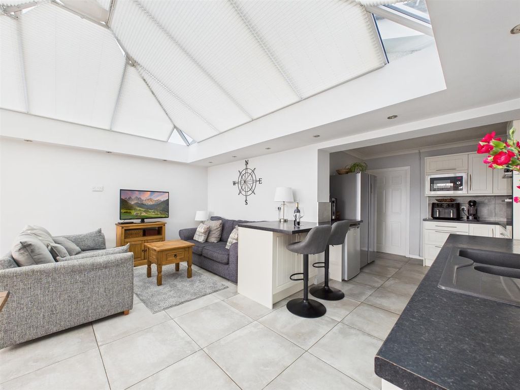 Property photo 2 of 24 Cam02295G0-Pr0330-Still019.Jpg