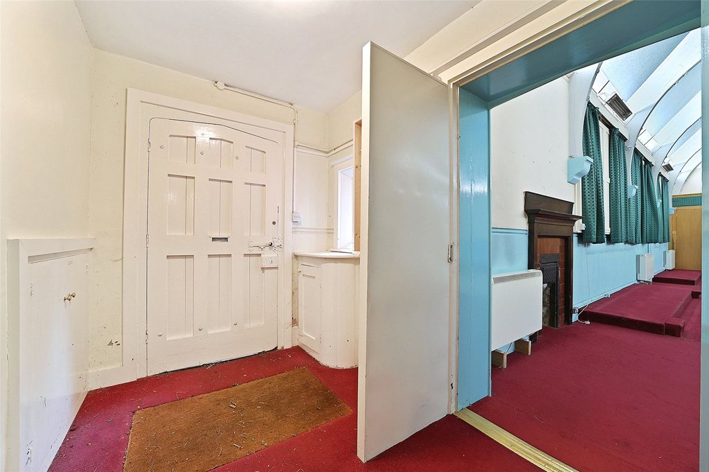 Property photo 3 of 10 Entrance Hallway