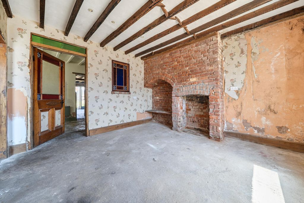 Property photo 3 of 17 Living Room