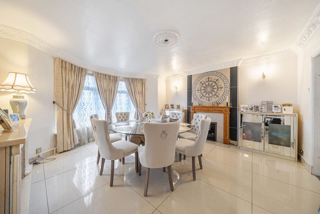 Property photo 1 of 21 1382009-12-691B3E...