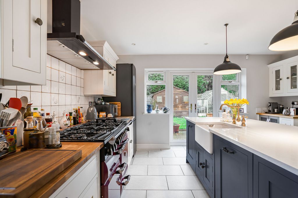 Property photo 3 of 31