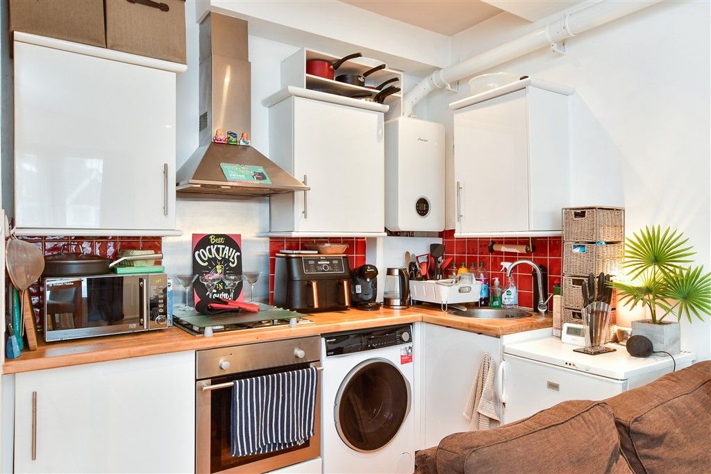 Property photo 3 of 6 Lounge/ Kitchen