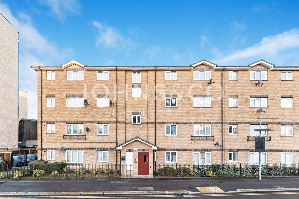 Property photo 3 of 12