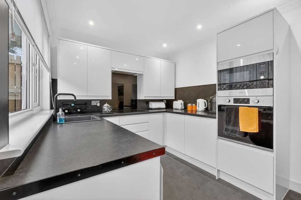 Property photo 3 of 21