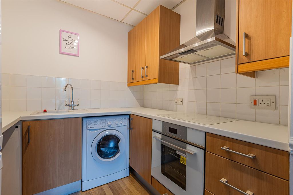 Property photo 3 of 16 Silverton 6-9.Jpg