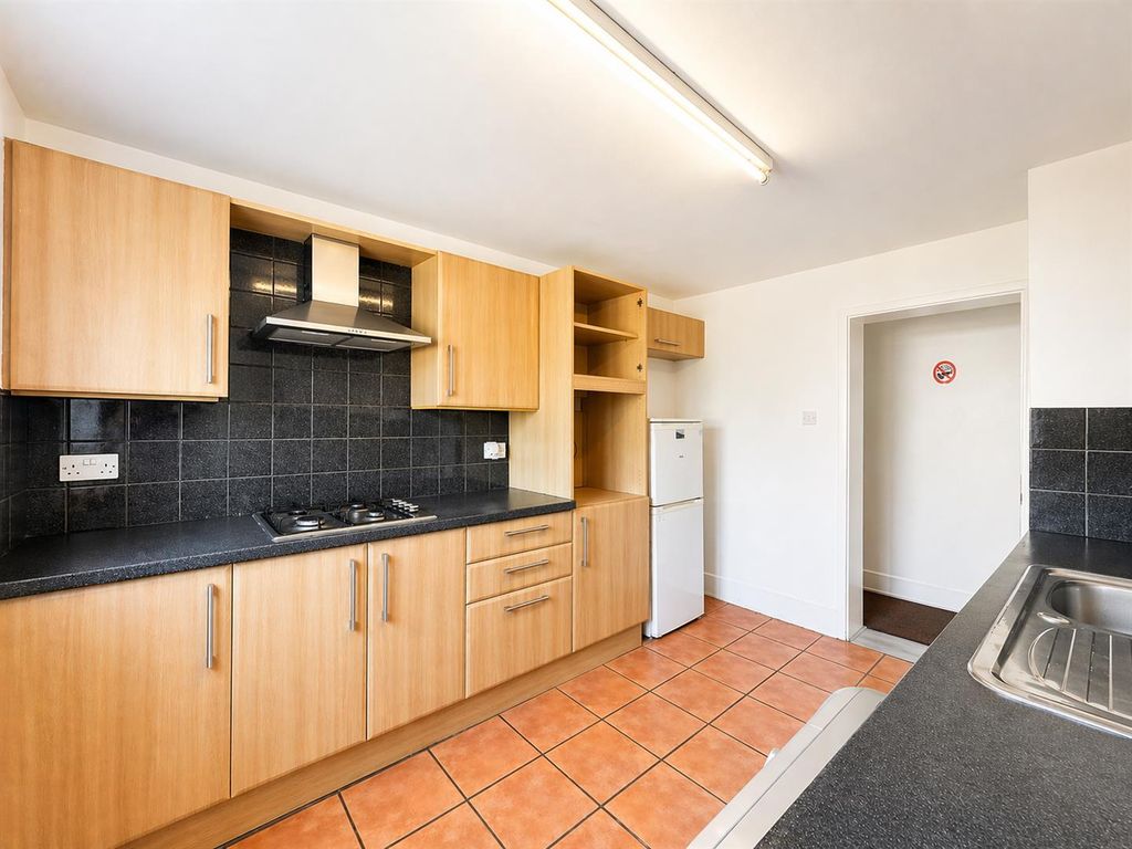 Property photo 1 of 9 Kitchen