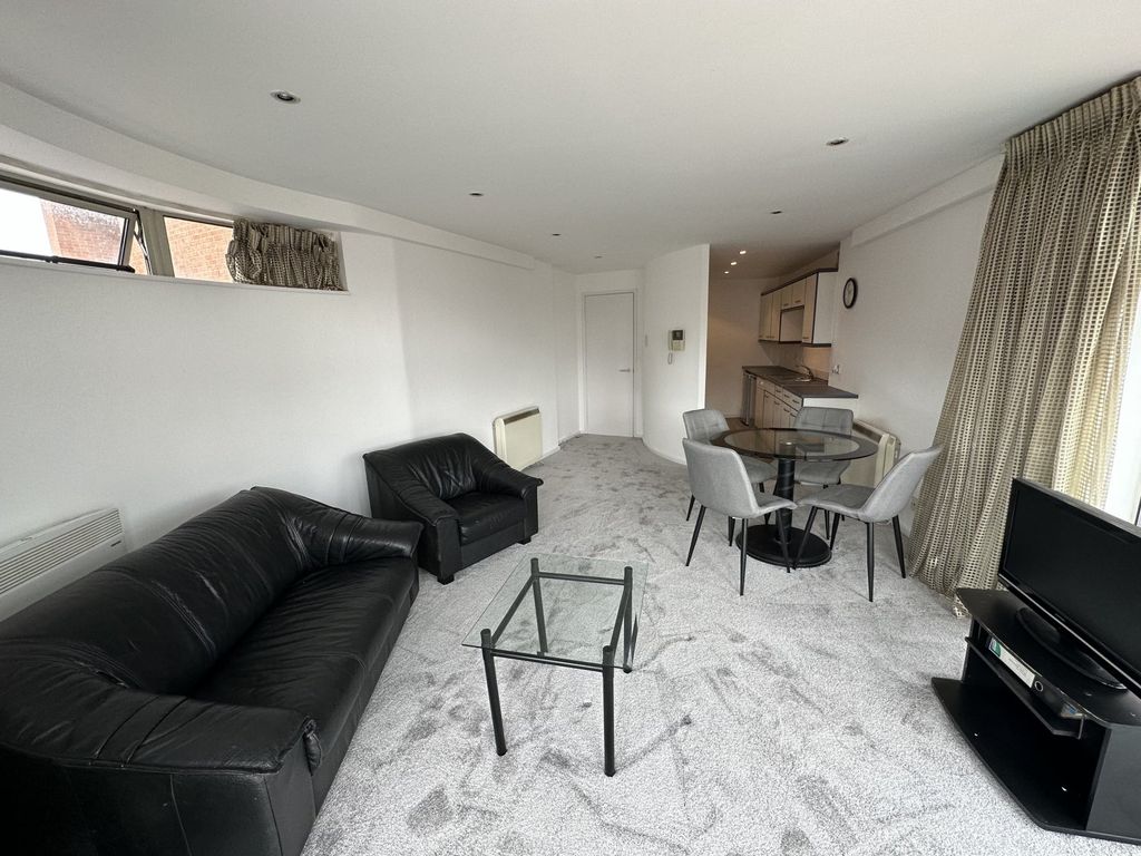 Property photo 2 of 11 Lounge