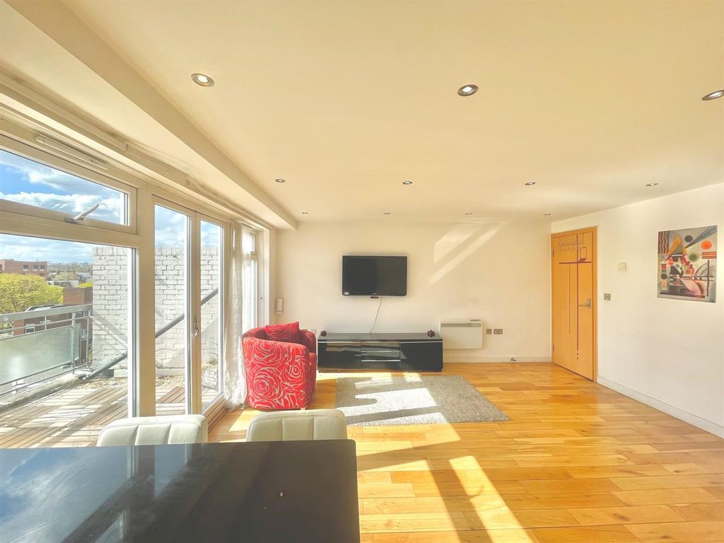 Property photo 2 of 9