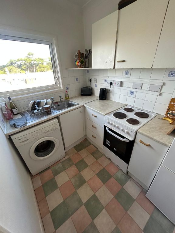 Property photo 3 of 6 Kitchen