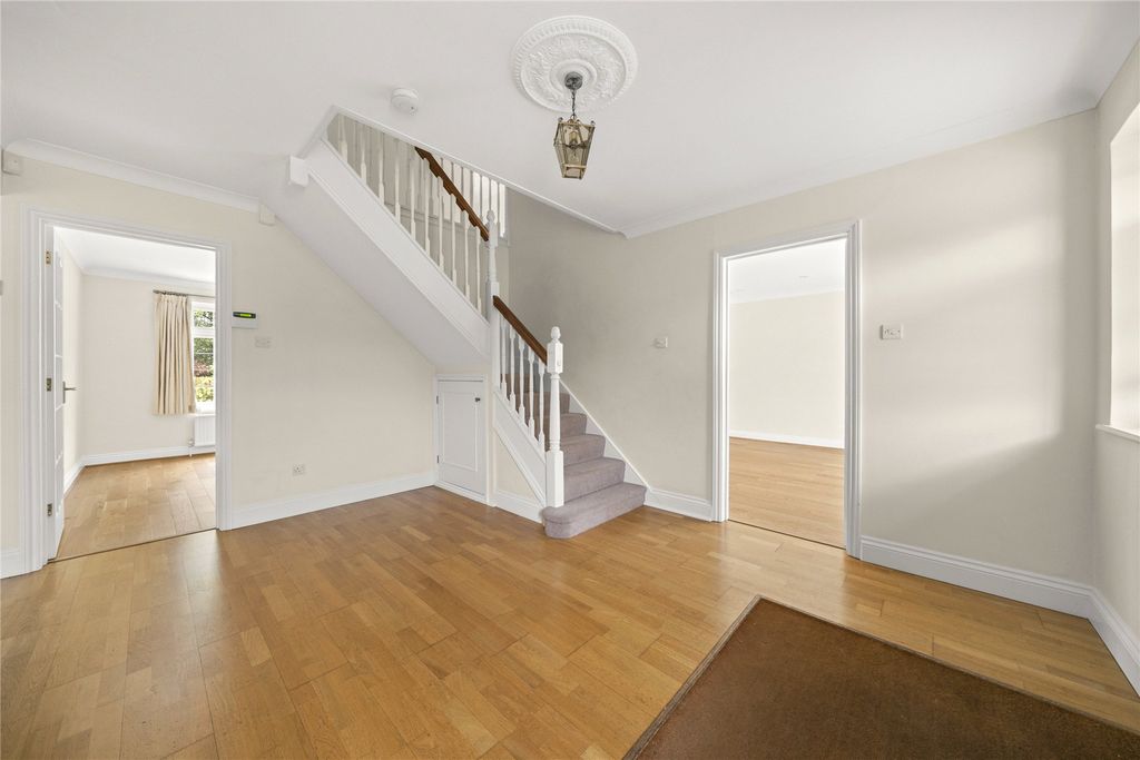 Property photo 3 of 19 Entrance Hall