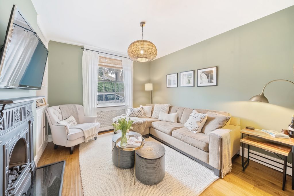 Property photo 1 of 20 Lounge