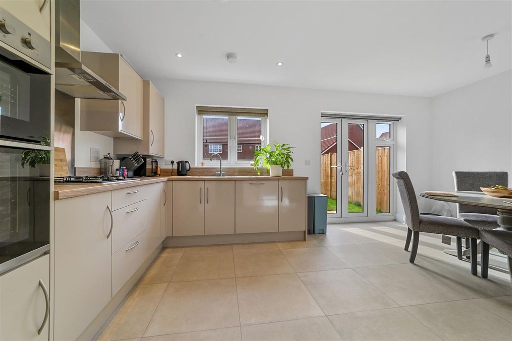 Property photo 3 of 15 Kitchen