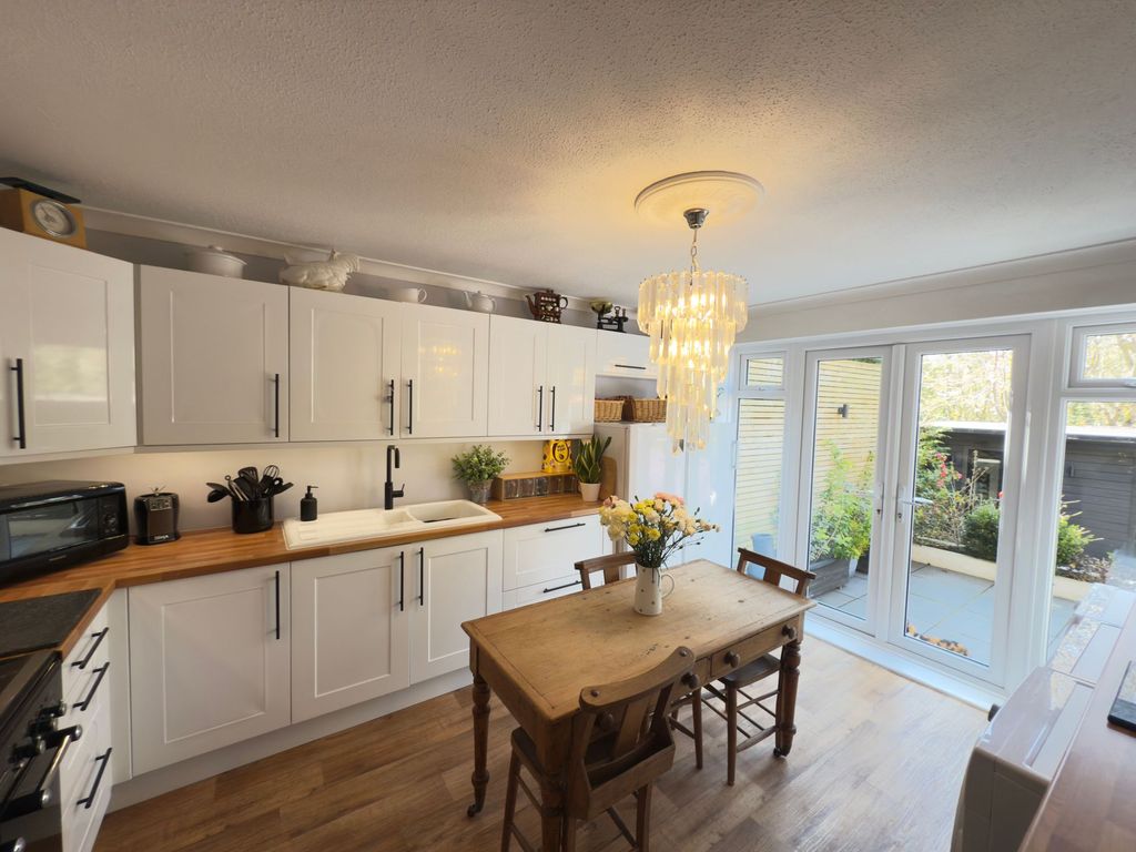 Property photo 2 of 34