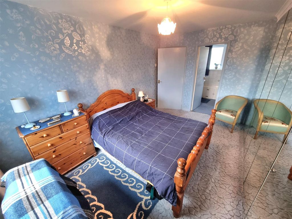 Property photo 3 of 20 Bed 1.Jpg