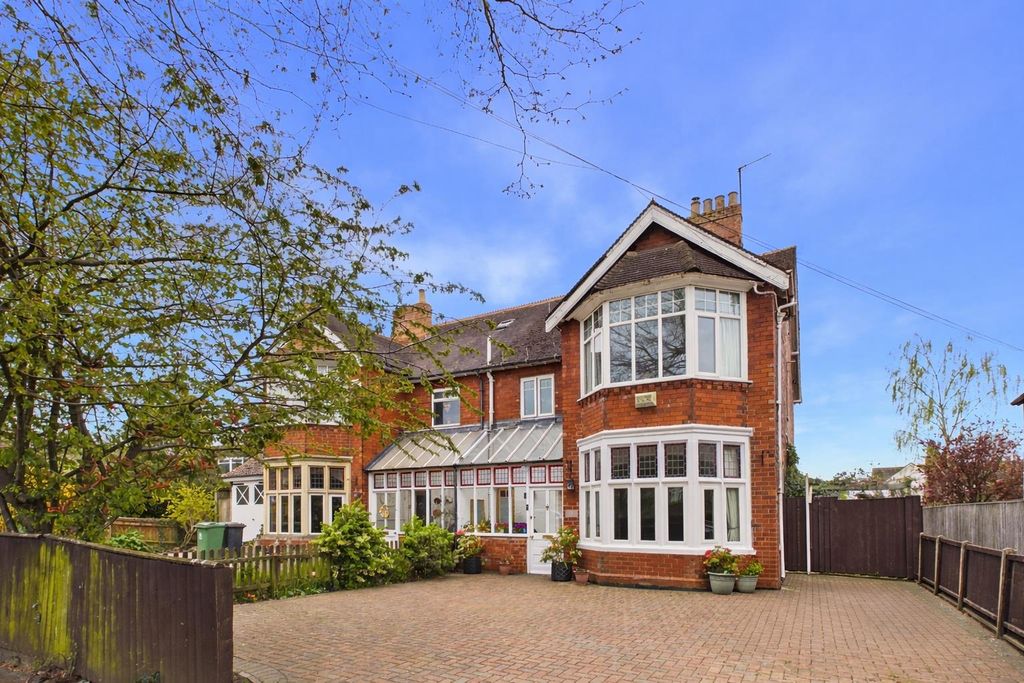 Property photo 1 of 32