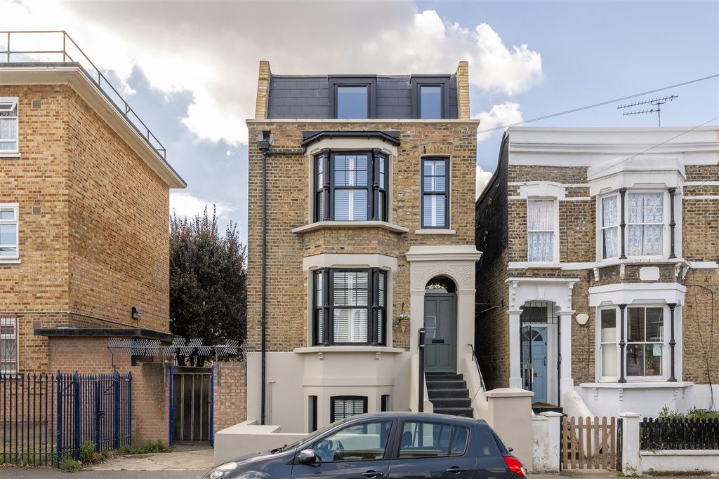 Property photo 1 of 36 Sewdley Street, E5