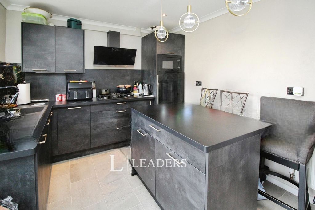 Property photo 3 of 10 Pbox-Img.Jpg
