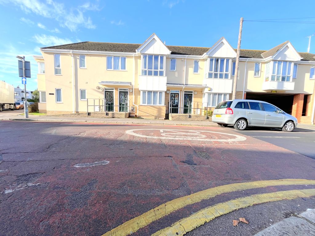 Property photo 2 of 9