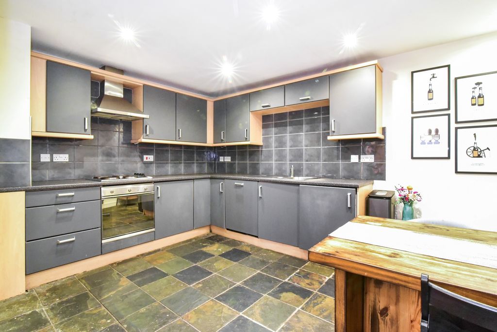 Property photo 2 of 10 Pbox-Img.Jpg