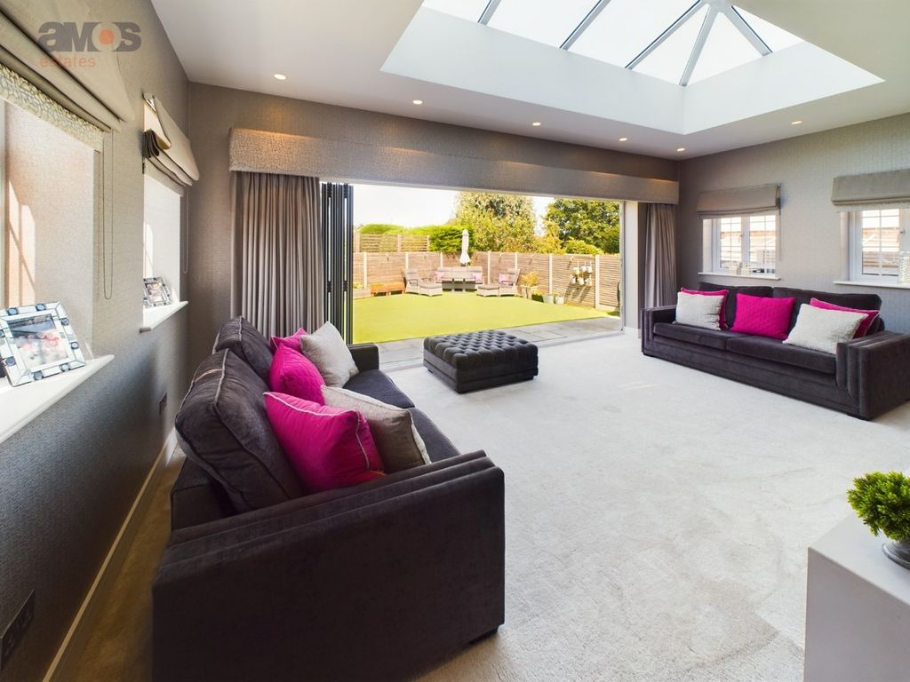 Property photo 2 of 31 4280473