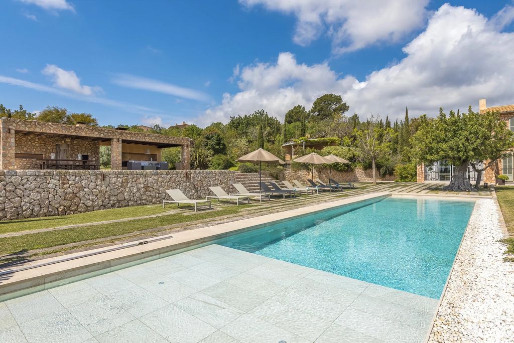 Property photo 2 of 32