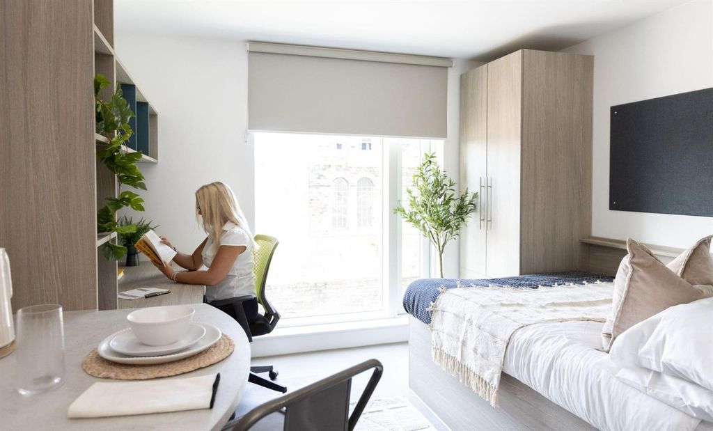 Property photo 3 of 11