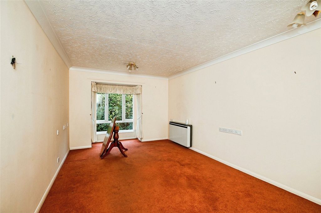 Property photo 2 of 11 Lounge