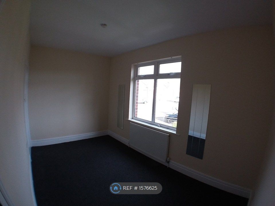 Property photo 2 of 6 Bedroom 1