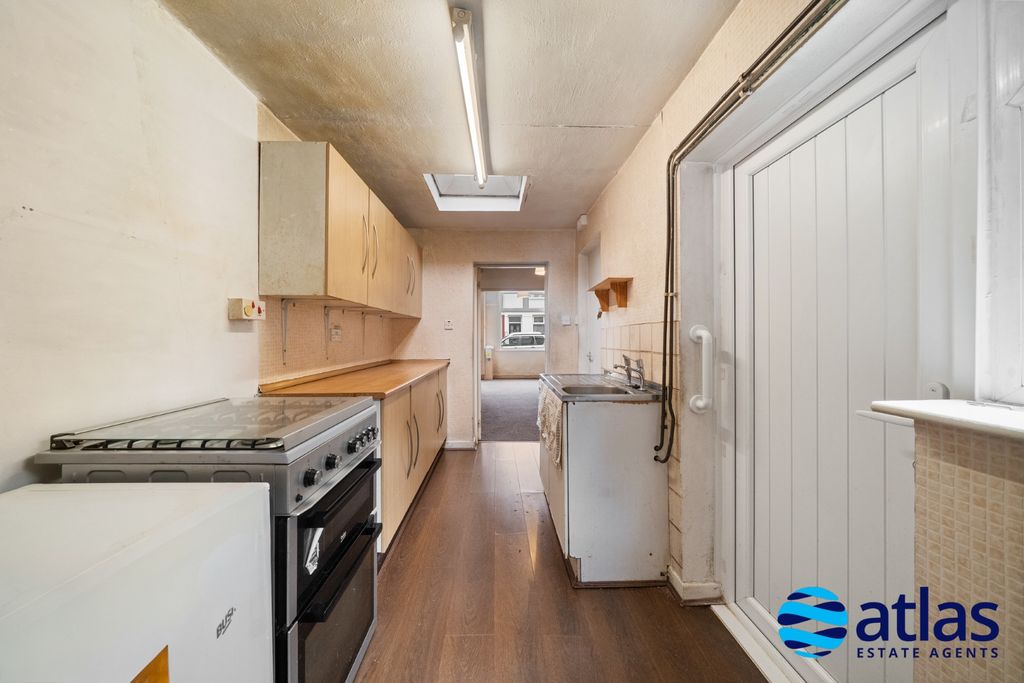 Property photo 3 of 20 Kitchen
