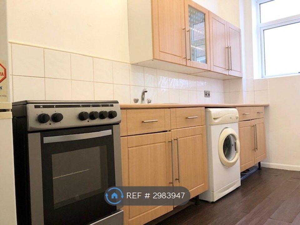 Property photo 2 of 7 Kitchen