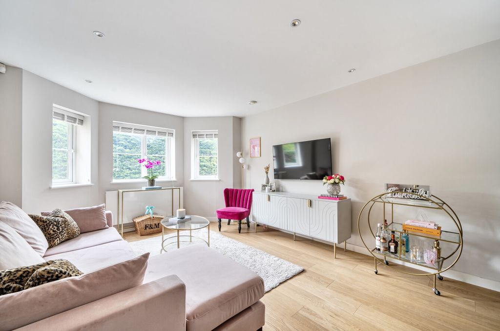 Property photo 2 of 19 1457837-10-6A01A4...