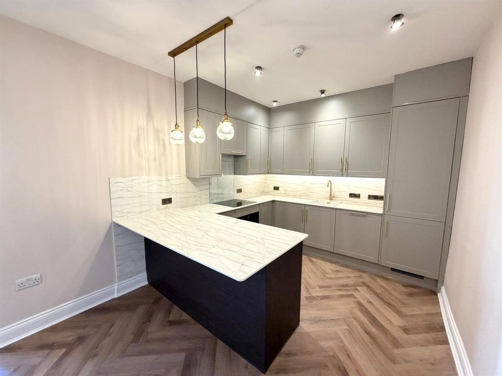 Property photo 1 of 7 Kitchen (2).Jpg
