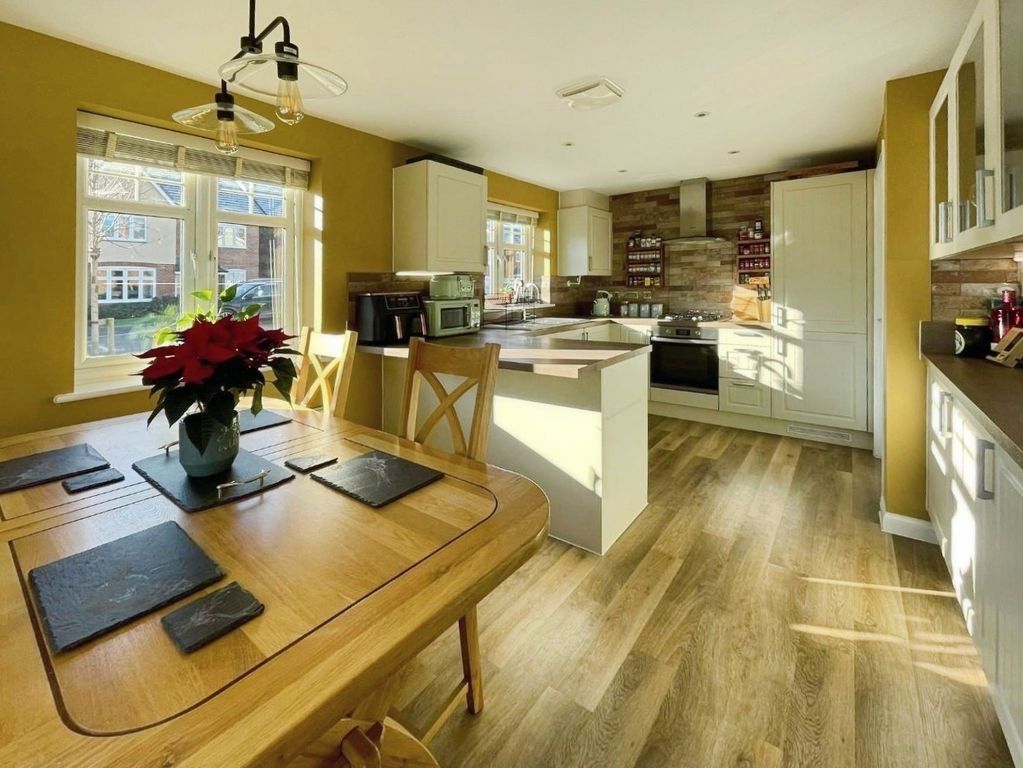 Property photo 2 of 21 Pbox-Img.Jpg