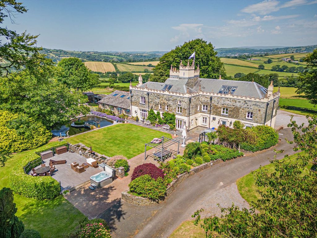 Property photo 1 of 32 Ludbrook Manor