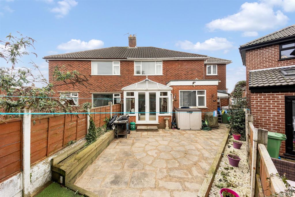 Property photo 3 of 28 5 Fairholme Avenue-9.Jpg