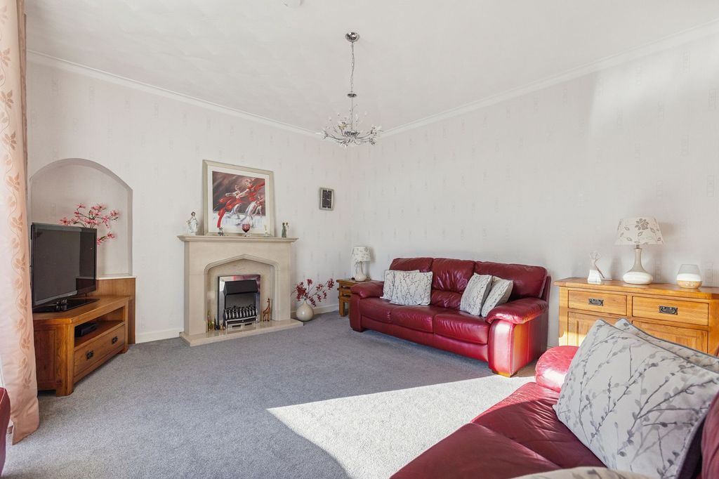 Property photo 3 of 23