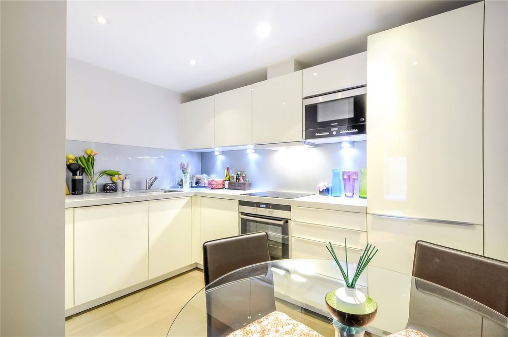 Property photo 2 of 6 Picture No. 14