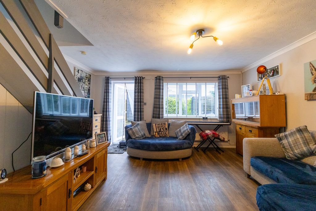 Property photo 3 of 16 Img_1949