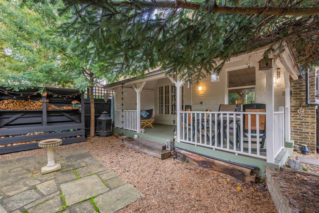 Property photo 3 of 26 Garden