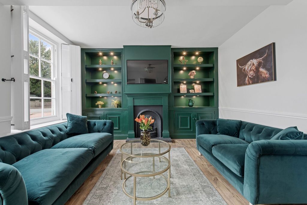 Property photo 2 of 32