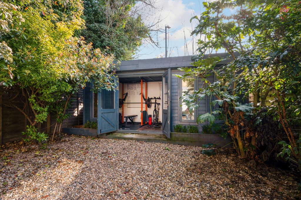 Property photo 3 of 15 Picture No. 16